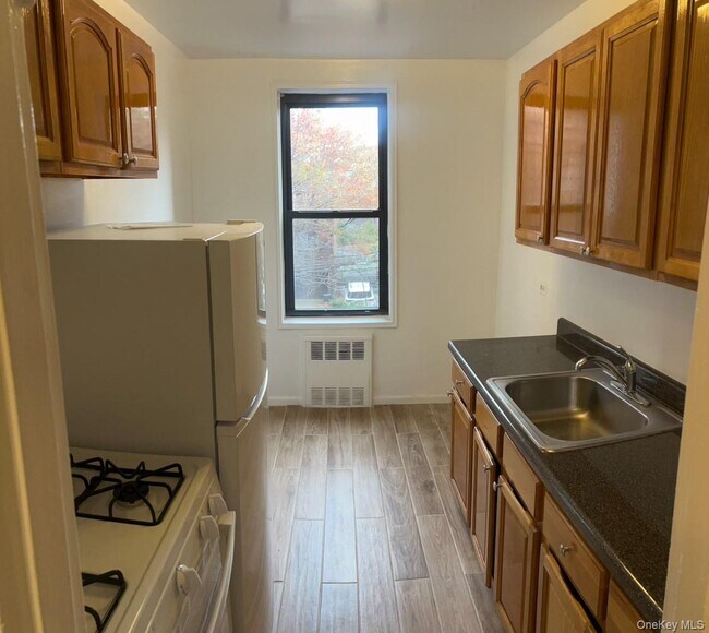 Building Photo - 89-20 55th Ave