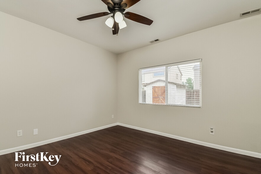 Building Photo - 9370 Pony Gulch Way