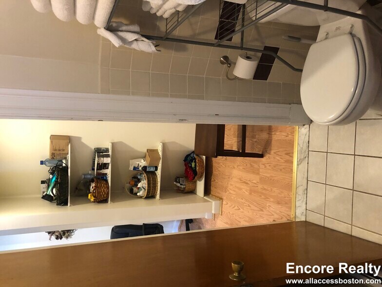 Building Photo - 112 Thurston St