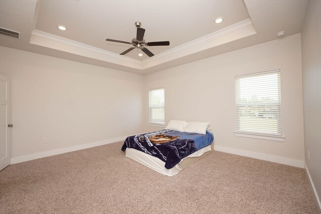Building Photo - Spacious 5-Bedroom Home in Desirable Crest...