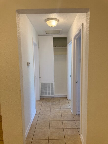 Building Photo - 600 Ellor Dr