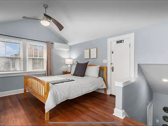 Building Photo - "Charming 3-Bed, 2-Bath Home on Holmes St, Kansas City - Your Cozy Retreat Awaits!"