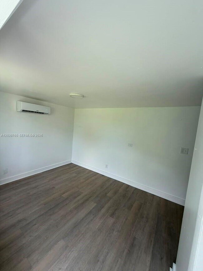 Building Photo - 10731 SW 51st Dr
