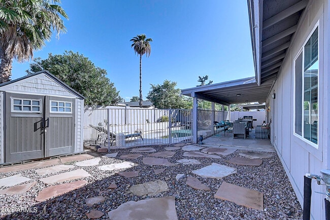Building Photo - 6914 E Beverly Ln
