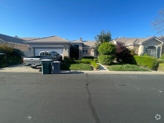Building Photo - 3 Bedroom 2 Bathroom Home In Gated Community