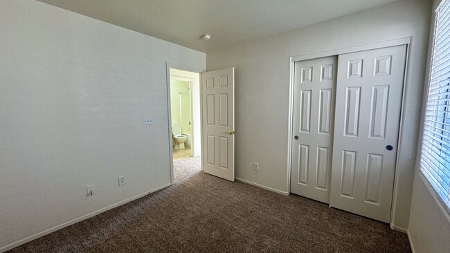 Building Photo - 3 bed, 2.5 bath, 1,746 sq ft home in southwest Las Vegas
