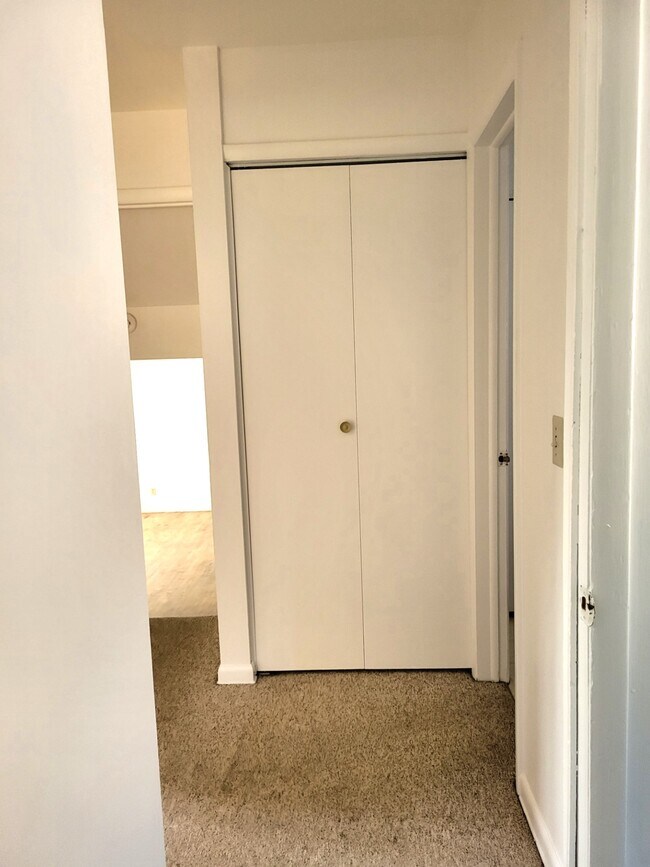 Building Photo - 609 Southland Ave