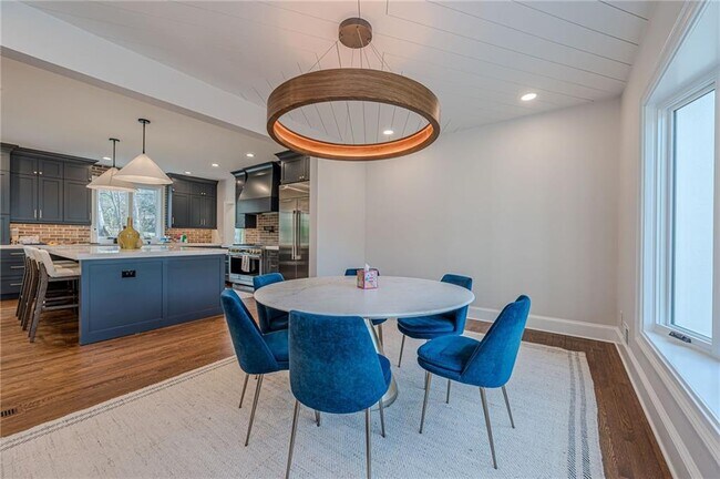 Building Photo - 4562 Columns Dr SE