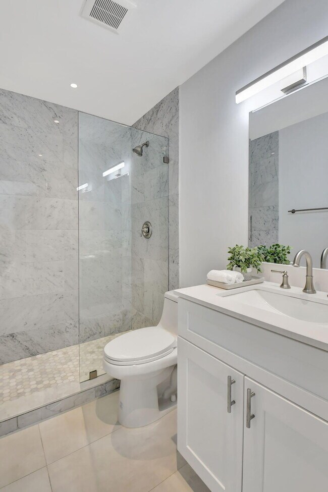 Building Photo - 2894 Florida Blvd