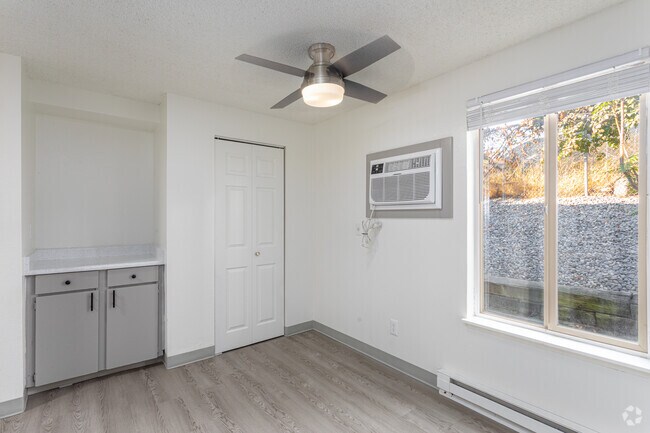 3BR, 1.5BA - 1,066SF - Parc 48 Apartments