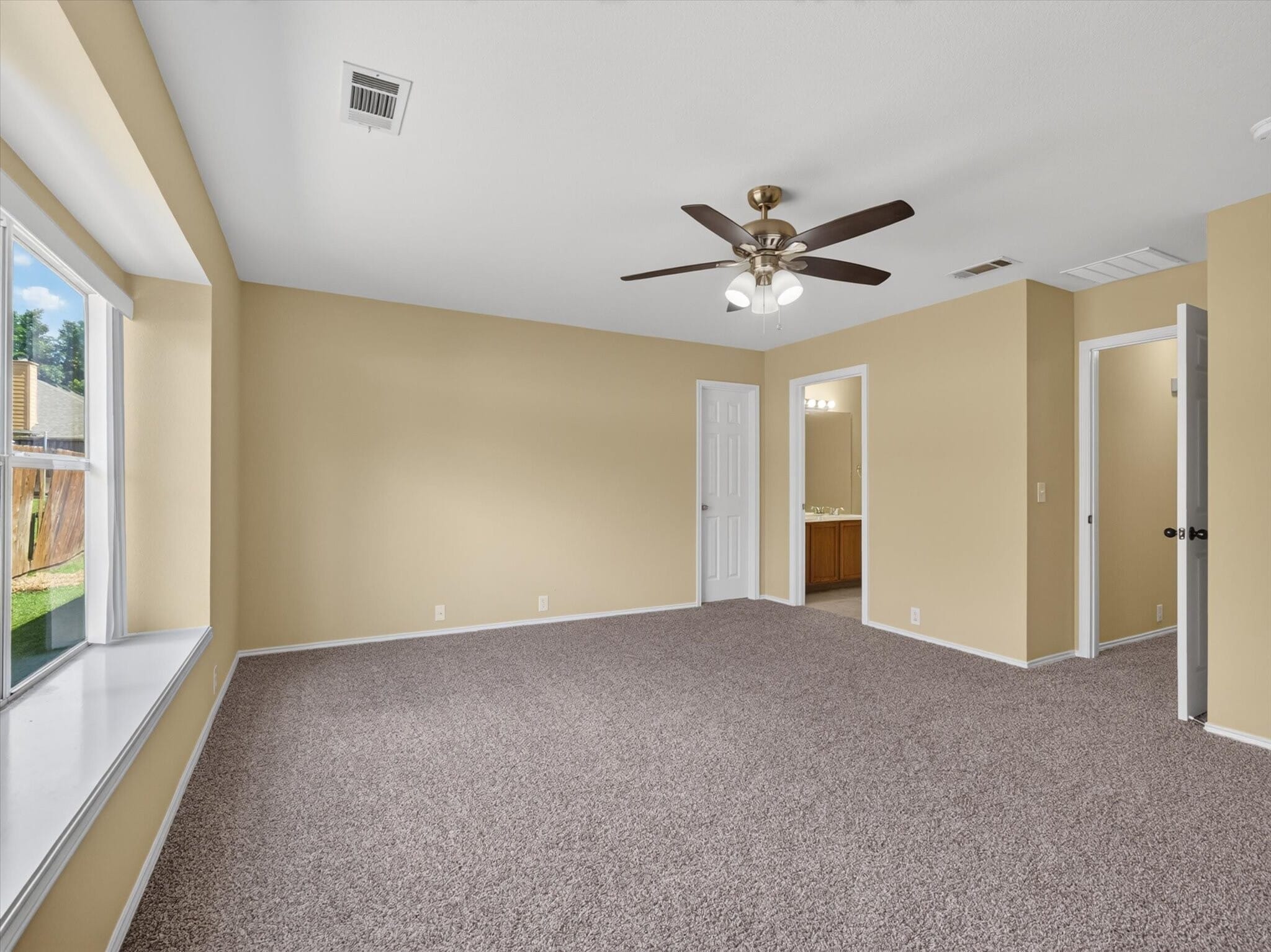 Building Photo - 3004 Sawgrass Dr