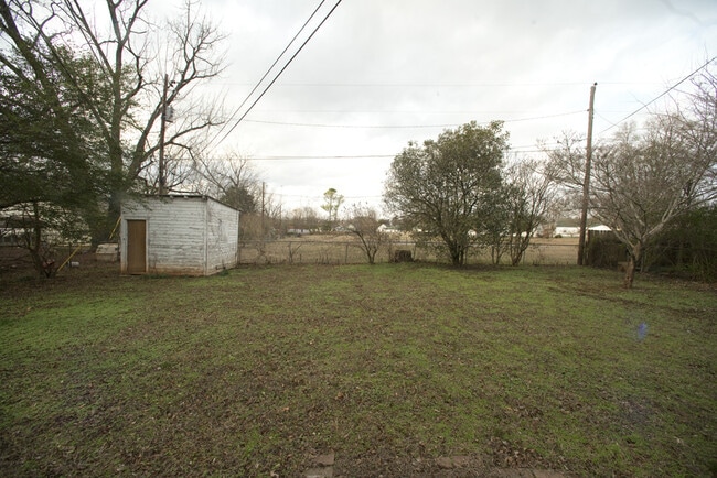 Building Photo - Coming Soon-1/3/2026-Charming 3 Bedroom Home **MOVE IN SPECIAL**