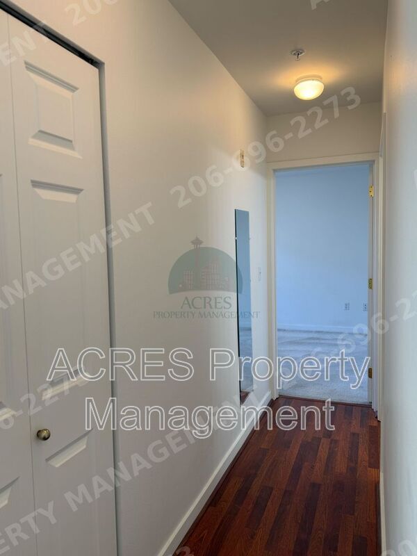 Building Photo - 524 6th Ave W