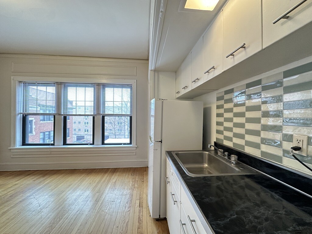 Building Photo - 1312 Oak Ave