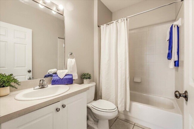 Building Photo - 3570 Four Oaks Blvd