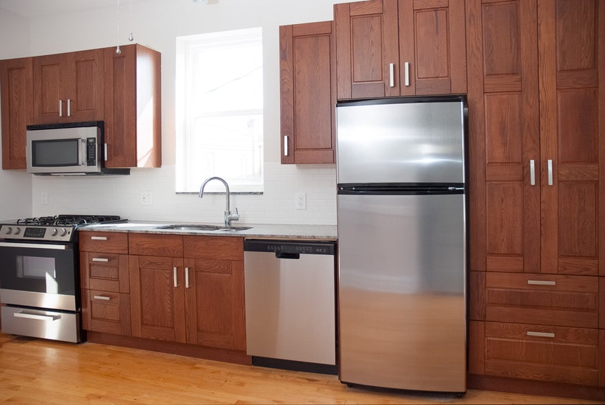 Kitchen 2 - 2017 W Cullom Ave