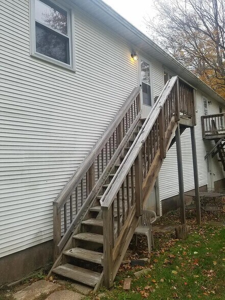 Building Photo - 120 Young St