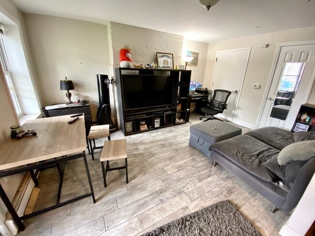 Building Photo - 247 Grove St