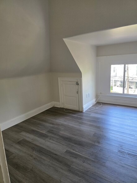 Building Photo - 11 N Linwood Ave