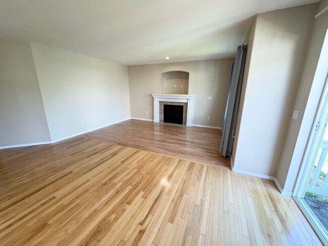 Building Photo - Spacious rambler 2 beds plus den