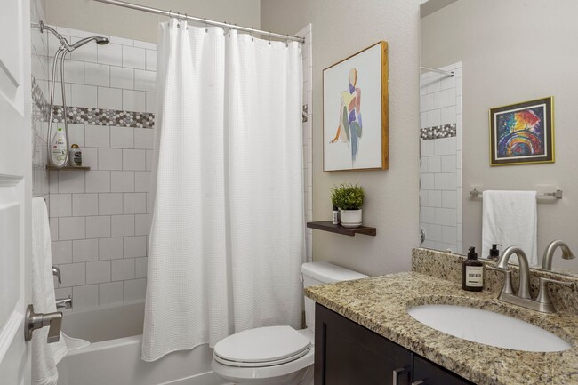 Building Photo - Modern 3-Bedroom Townhome in Midtown Denve...