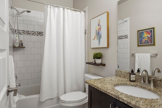 Building Photo - Modern 3-Bedroom Townhome in Midtown Denver – Carefree Living Awaits!