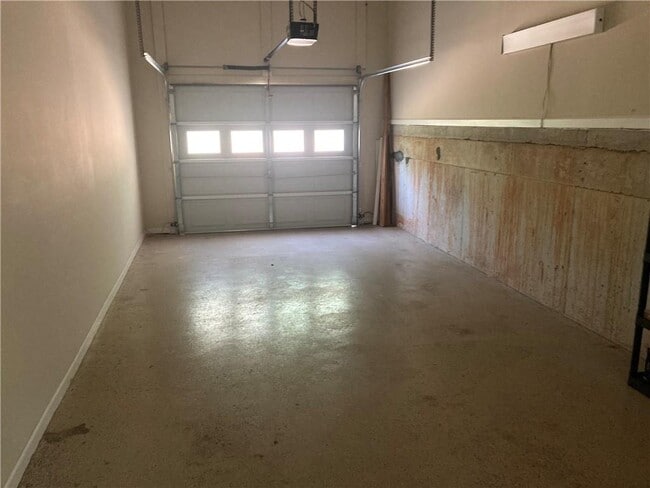 Building Photo - 370 Pointe Cir