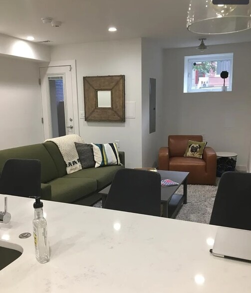 Front entry, nook for workspace - 1741 1st St NW