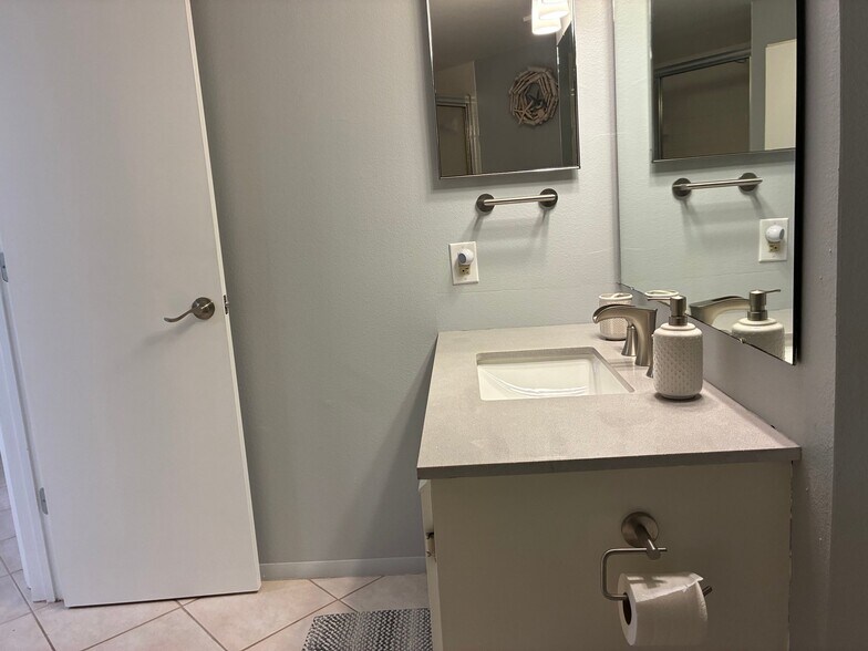 Building Photo - 19505 Quesada Ave