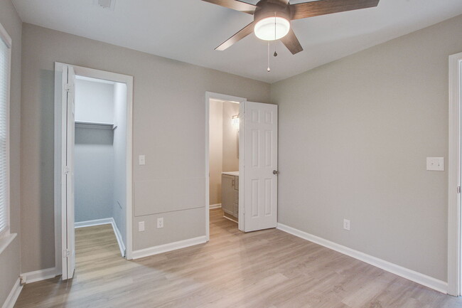 Building Photo - 9621 N Cardinal Dr