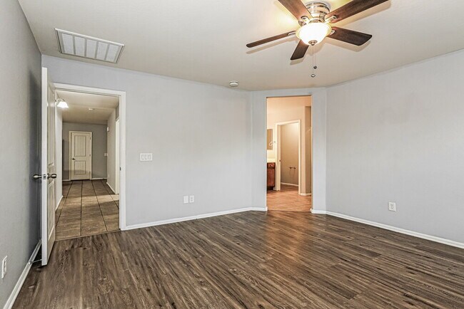 Building Photo - 8822 W Pioneer St