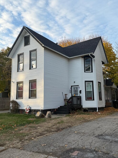 Building Photo - 3202 Bradwell Ave