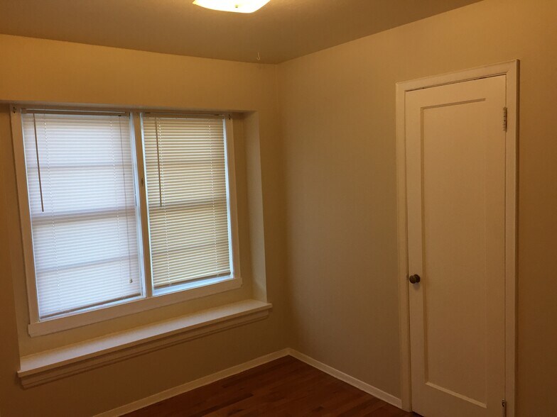 Building Photo - 3320 E 20th Ave