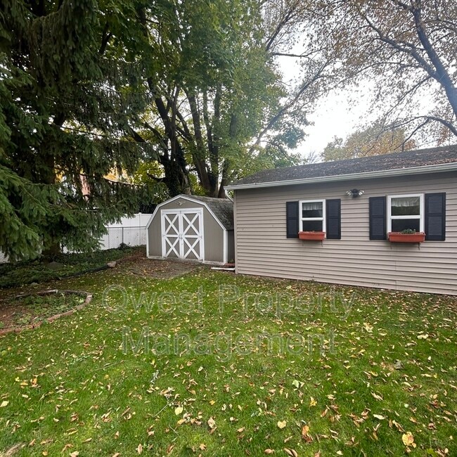 Building Photo - 2220 Monroe Ave NW