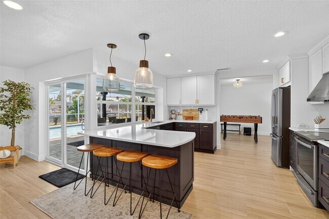 Building Photo - 6337 Cocoa Ln