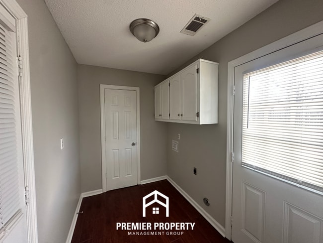 Building Photo - Spacious 4BR Cordova Home w/ Brick Fireplace, 2 Dining Areas & Covered Patio