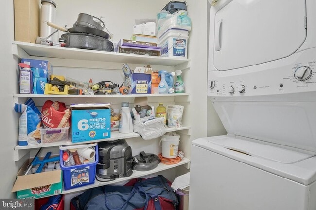 Building Photo - 3800 Fairfax Dr