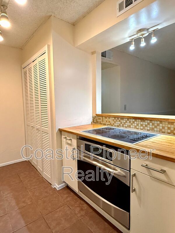 Building Photo - 5502 Pokeweed Ct