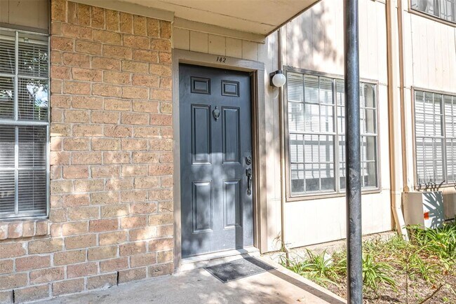 Building Photo - 5550 N Braeswood Blvd