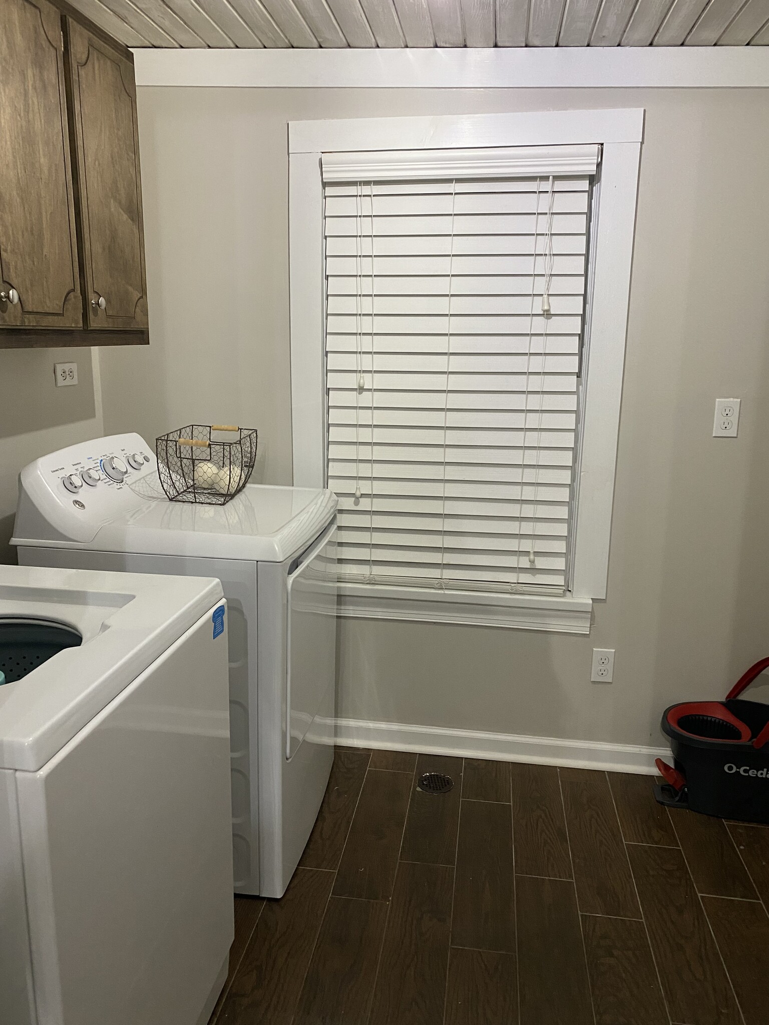 Laundry room - 1408 6th Ave S