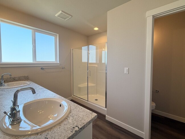 Building Photo - 356 SE Shetterly Dr
