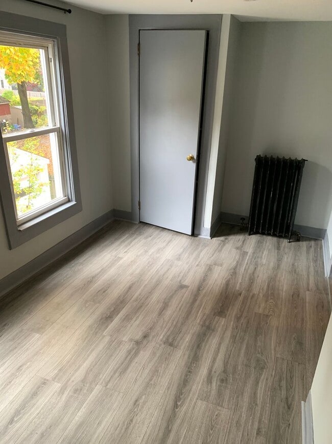 Building Photo - 124 Cedar St