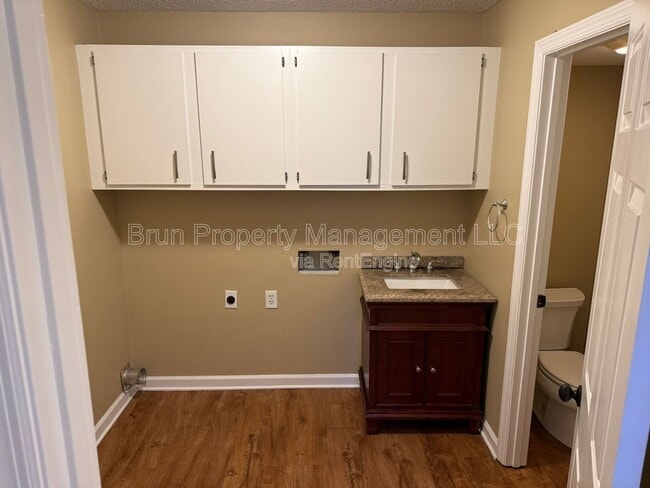 Building Photo - 334 Olympia Dr