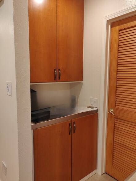 Hallway cabinets. - 1130 Olive St