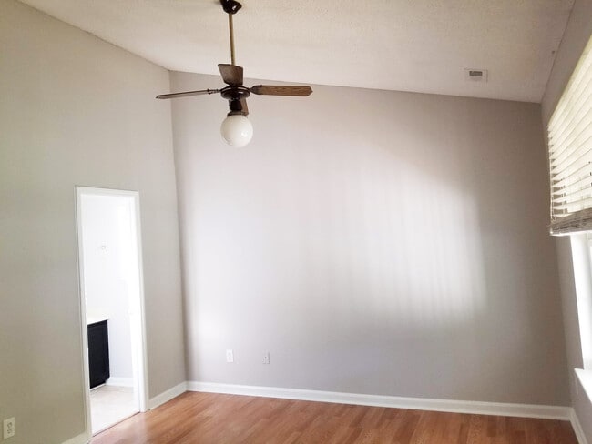 Building Photo - 1117 Cotten Farm Dr