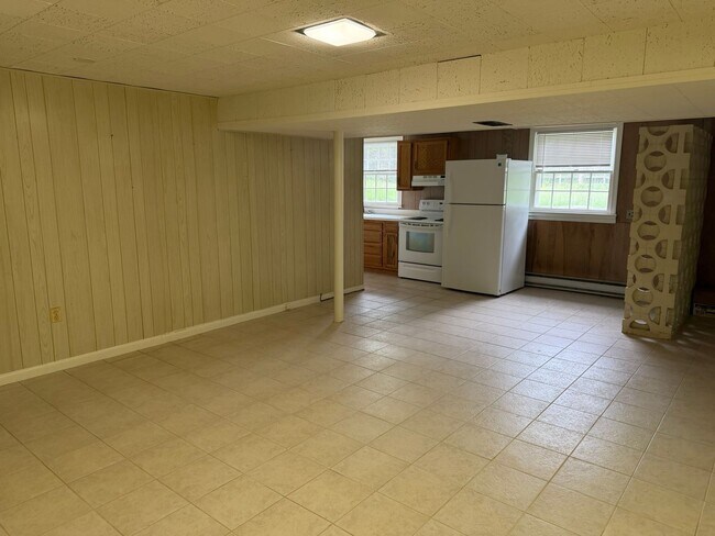 Building Photo - 9220 Quintana Dr