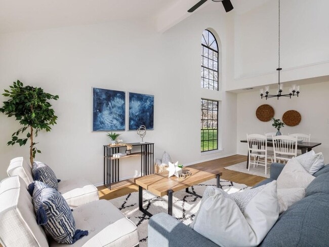 Building Photo - 1805 White Oak Cove
