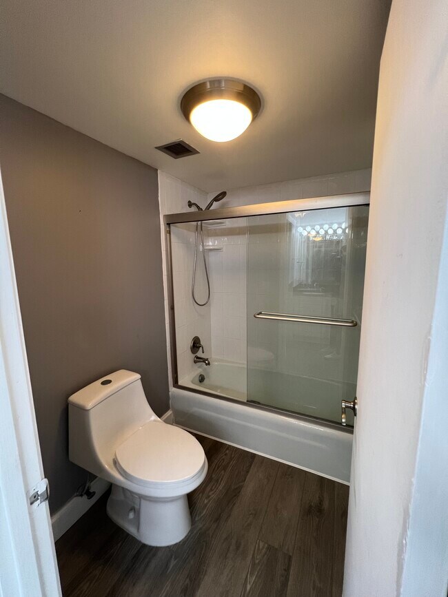 Building Photo - 7 Royal Palm Way