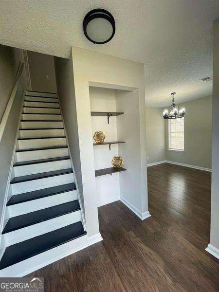 Building Photo - 2200 Burdett Ridge Dr