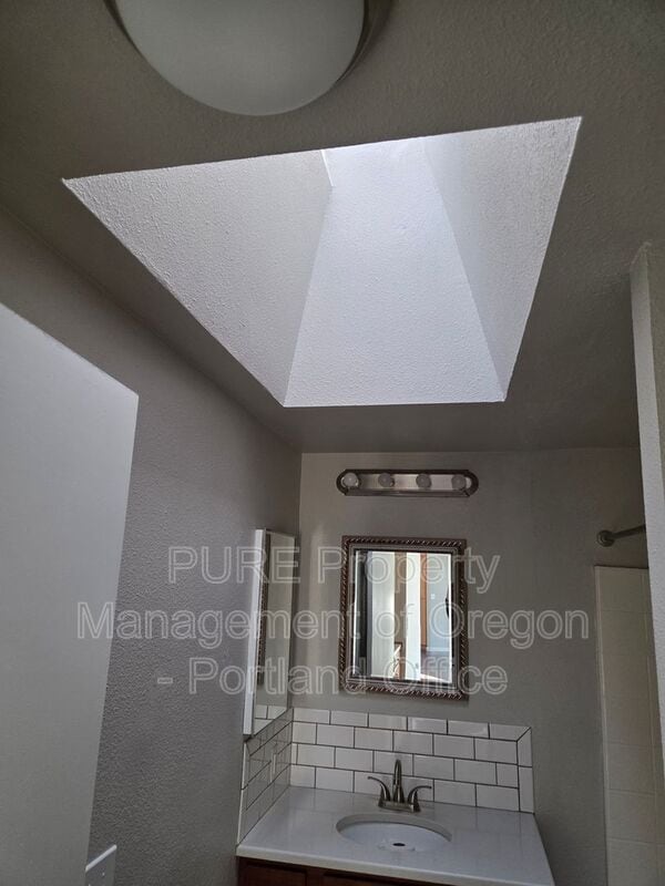 Building Photo - 32020 SE Wren Rd